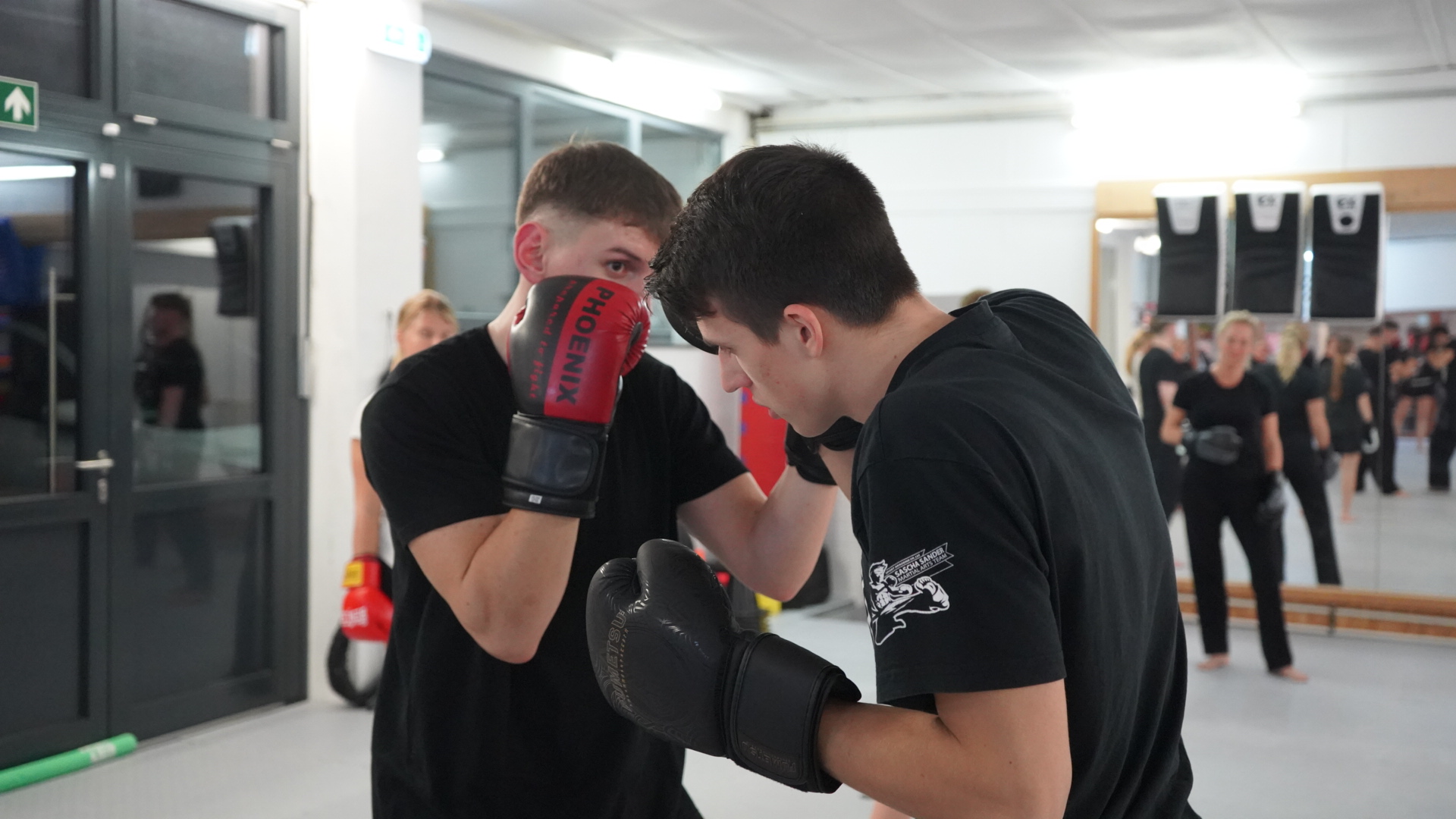 Kickbox-Unterricht bei INSPIRE Detmold – Sparring im Unterricht, voller Fokus und Respekt